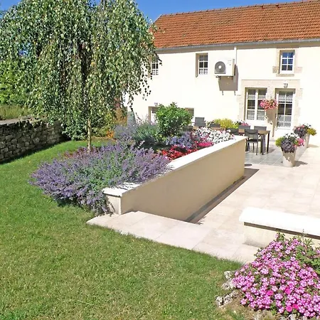 Le Relais Du Puits Bed & Breakfast Pressigny (Haute-Marne)